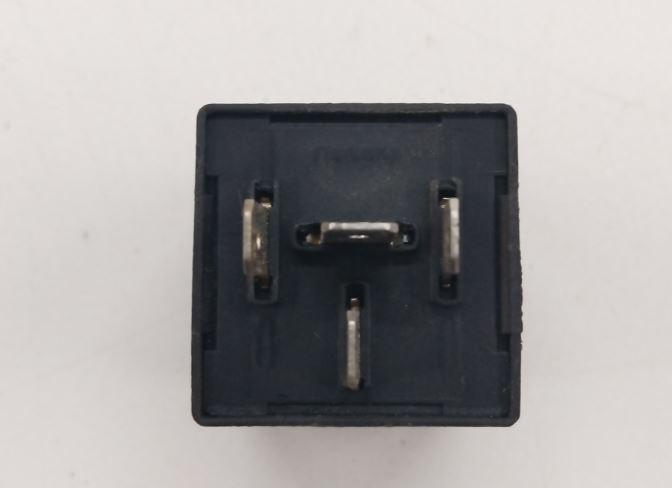 Renault Master II 1998-2010 2.2 DCI diesel 66 kW 2001  Relé 7700351976