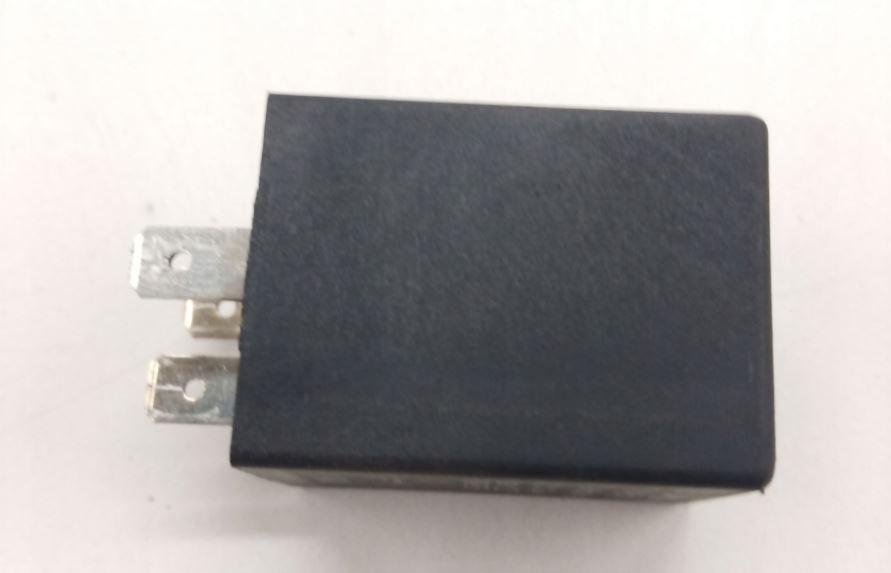 Renault Master II 1998-2010 2.2 DCI diesel 66 kW 2001  Relé 7700351976