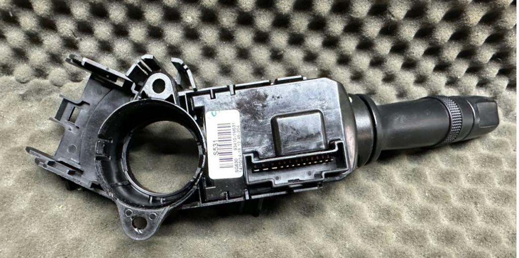 Kia Ceed II 2012-2018 hatchback 1.6 CRDI diesel D4FB MT 81 kW 2013  Prepínač smeroviek 93410-1M531