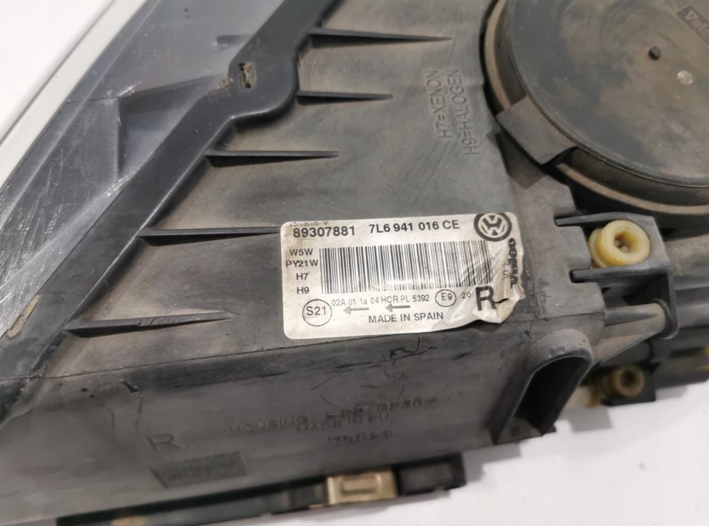 Volkswagen Touareg I 2002-2010 hatchback 5.0 TDI diesel AT 230 kW 2006 Svetlo predné pravé 7L6941016CE 89307881