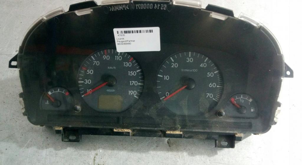 Peugeot Partner I 1996-2008 hatchback 2.0 HDI 2001  Prístrojová doska 9639368480