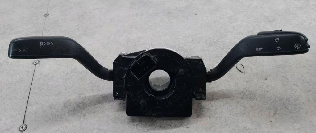 Skoda Roomster hatchback   Prepínacie páčky pod volantom 7H0953503CE