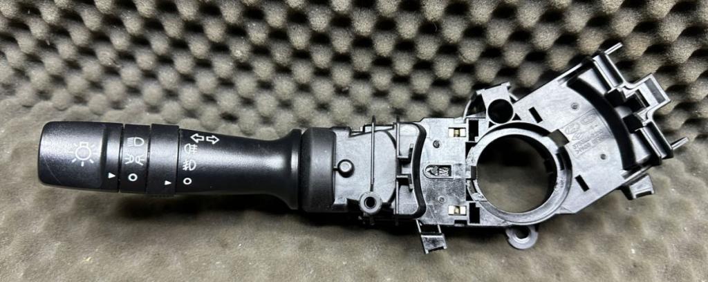 Kia Ceed II 2012-2018 hatchback 1.6 CRDI diesel D4FB MT 81 kW 2013  Prepínač smeroviek 93410-1M531