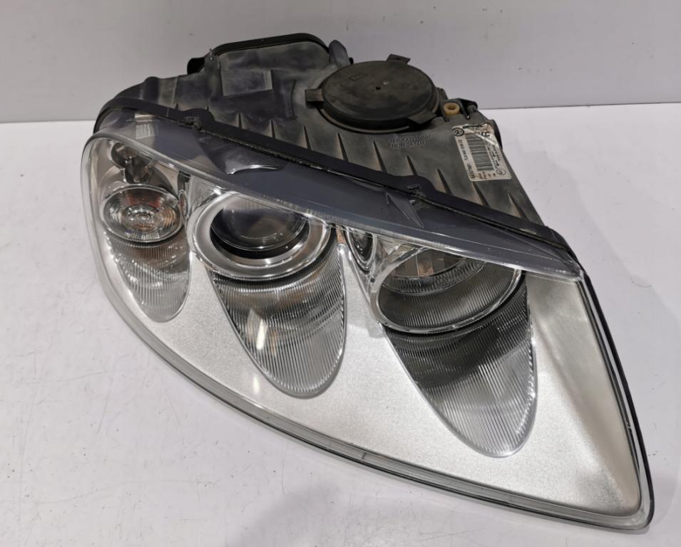 Volkswagen Touareg I 2002-2010 hatchback 5.0 TDI diesel AT 230 kW 2006 Svetlo predné pravé 7L6941016CE 89307881