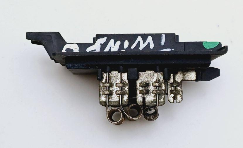 Renault Twingo I 1996-2003 hatchback 1.2 petrol MT 43 kW 2003  Odpor (rezistor) kúrenia 52466845