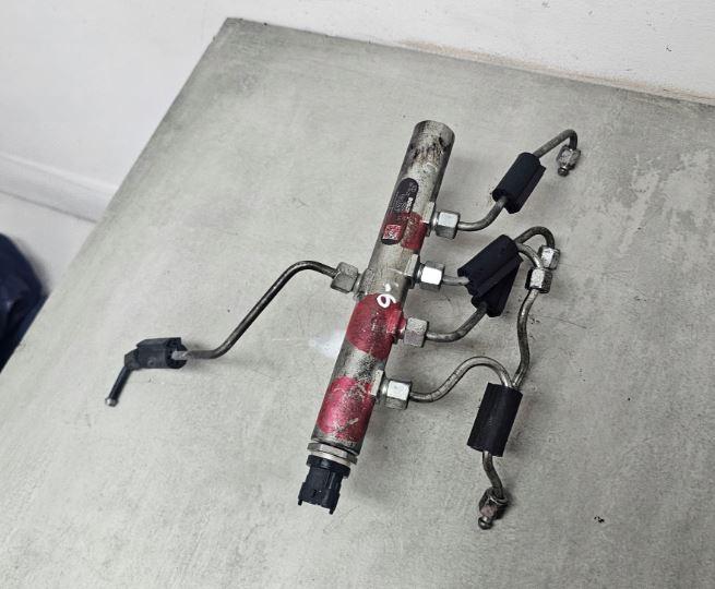 Opel Insignia A 2008-2017 hatchback 2.0 CDTI diesel MT 96 kW 2011  Vstrekovacia lišta 0445214199