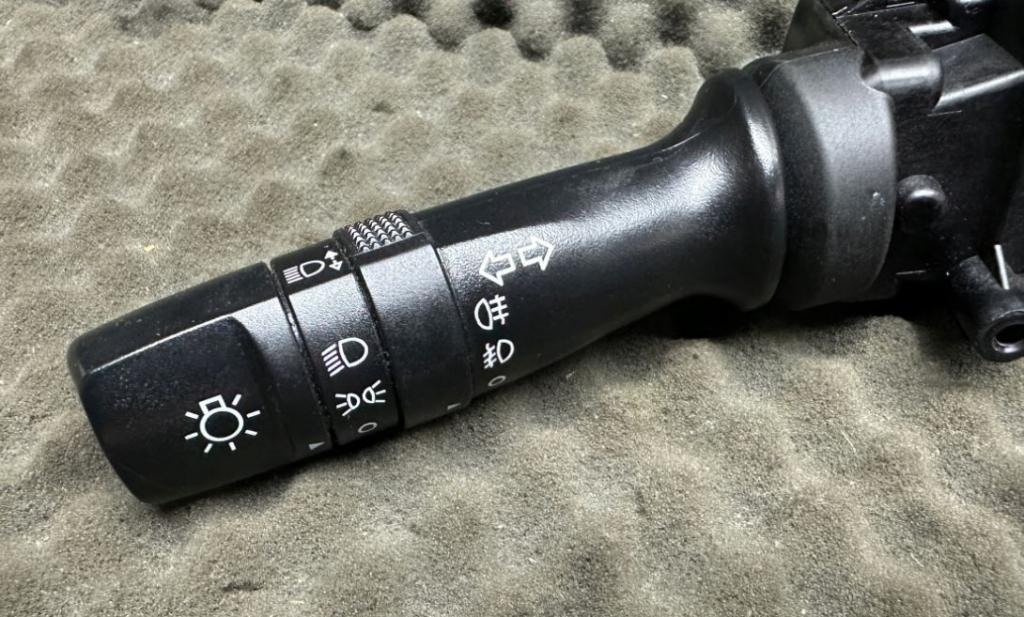 Kia Ceed II 2012-2018 hatchback 1.6 CRDI diesel D4FB MT 81 kW 2013  Prepínač smeroviek 93410-1M531