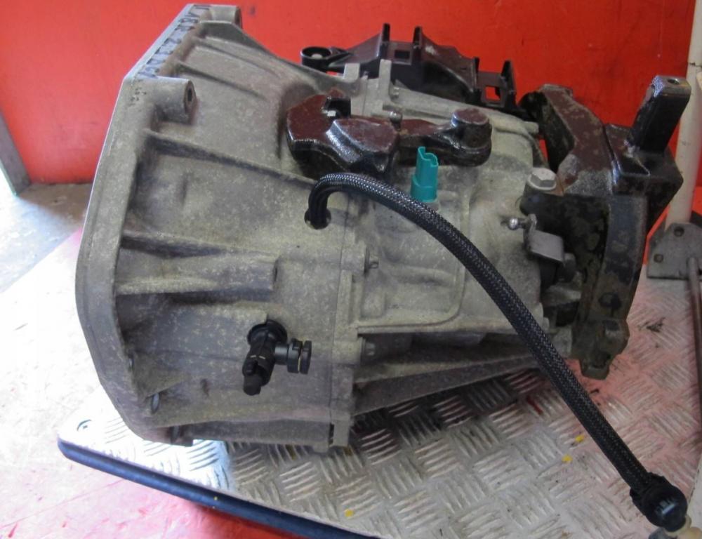 Renault Master III 2010-2019 hatchback 2.3 DCI diesel MT 96 kW 2018  Prevodovka manuálna PF6042 8200786839 320106062R