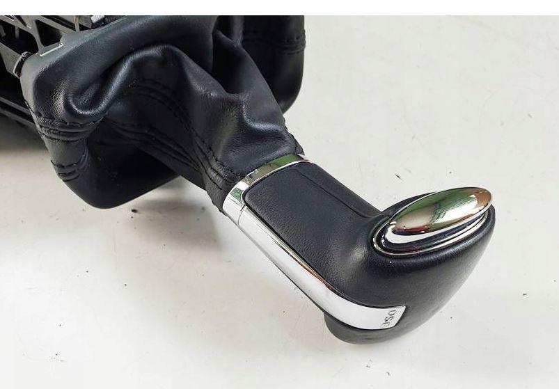 Volkswagen Passat CC 2008-2016 sedan 2.0 TDI diesel AT 125 kW 2010  Rýchlostná páka (kulisa) 3C1713025H