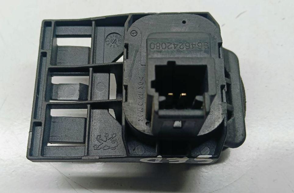 Peugeot 1007 hatchback 0.0 petrol MT 3 kW 1999  Prepínač 9646242080