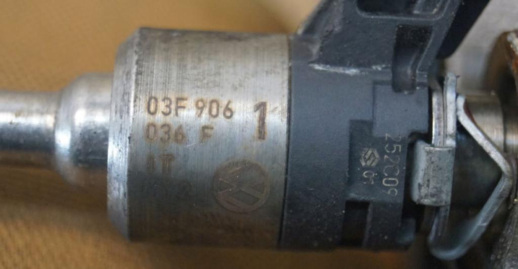 Volkswagen Golf VI 2008-2013 hatchback 1.4 TSI petrol Caxc MT 90 kW 2010  Vstrekovacia lišta 03F906036F