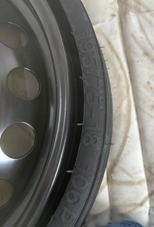 Audi Q5 2008-2016 hatchback 3.0 TDI diesel AT 176 kW  Dojazdové koleso 6Jx18 5x112  ET36   195/75 R18 106P  8R0601027B  Vredestein