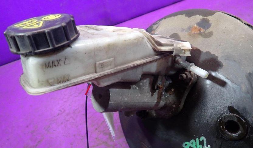 Ford Focus Mk2 2004-2011 hatchback 2.0 TDCI diesel 100 kW 2007  Posilňovač bŕzd 6M512B195FD