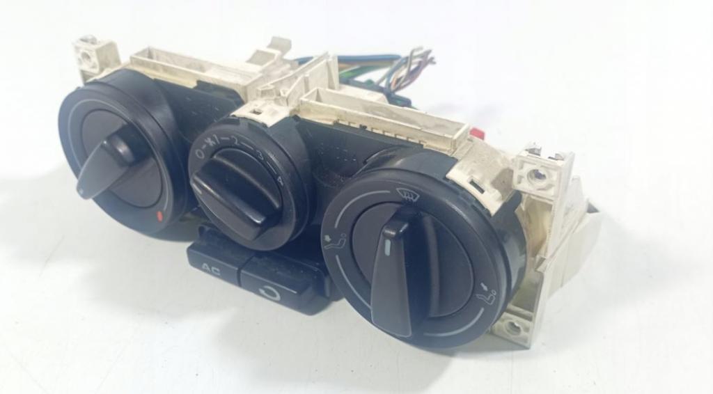 Skoda Octavia I 1996-2010 hatchback 1.9 TDI diesel MT 81 kW 2001  Panel kúrenia/klimatizácie 1J0820045E