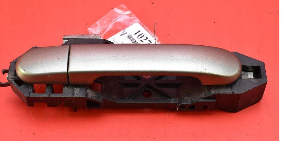 Nissan Tiida hatchback 1.6 16v petrol MT 81 kW 2007  Kľučka dverí vonkajšia predná ľavá