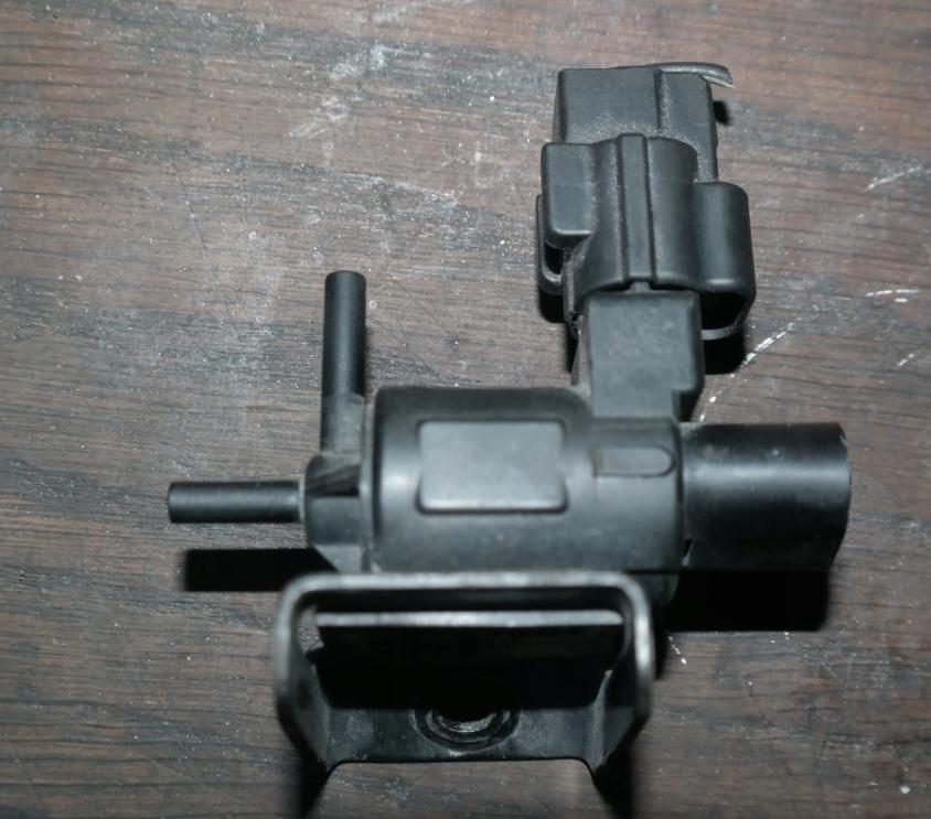 Suzuki Grand Vitara I 1998-2005 hatchback 2.0 D diesel MT 80 kW 2002  Podtlakový ventil K5T47984