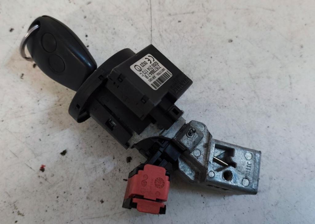 Renault Clio II 1998-2012 hatchback 1.2 petrol MT 43 kW 1999  Spínacia skrinka 8200214168 N0502064