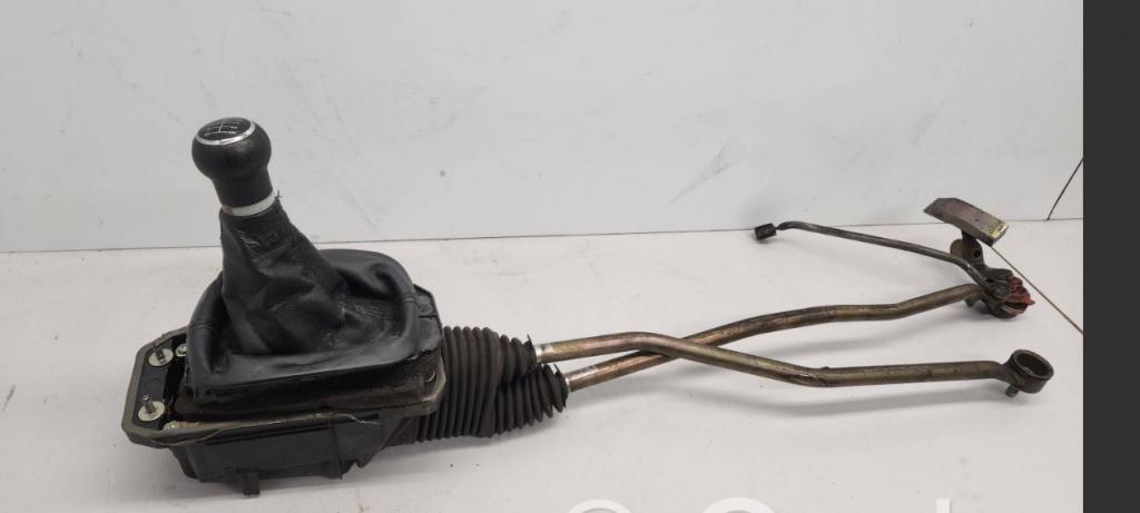 Volkswagen Passat B5 1995-2005 combi 1.4 16v petrol MT 59 kW 2009  Rýchlostná páka (kulisa) 4B0711025F