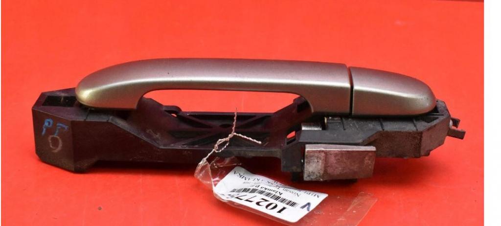 Nissan Tiida hatchback 1.6 16v petrol MT 81 kW 2007  Kľučka dverí vonkajšia predná ľavá