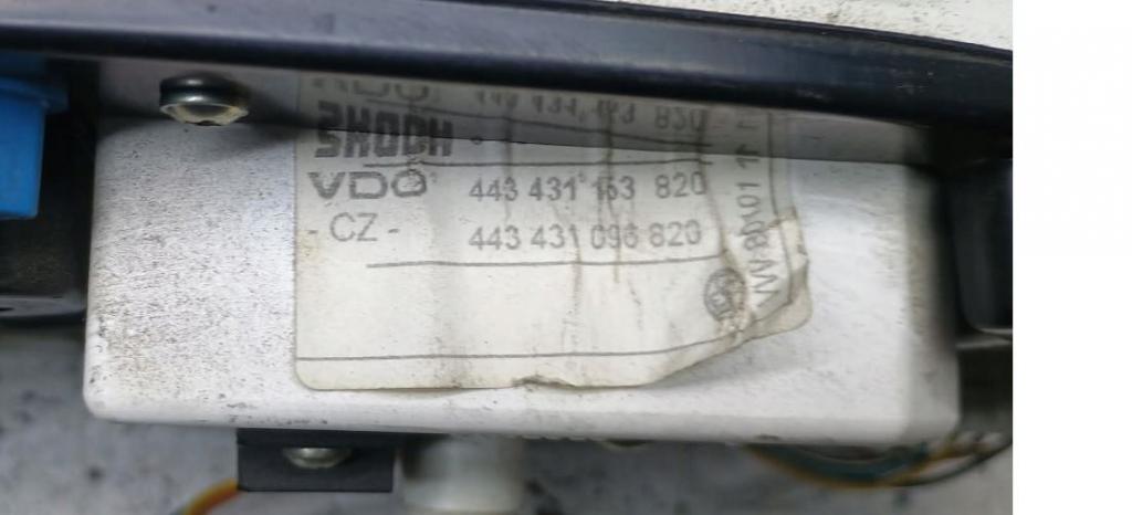 Skoda Felicia hatchback 1.3 petrol MT 40 kW 1996  Prístrojová doska 443431113820