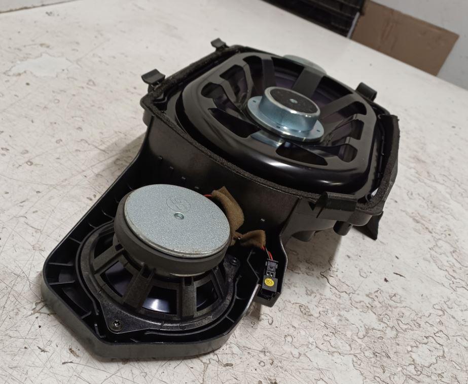 Mercedes S W221 2005-2013 sedan 3.0 CDI diesel AT 173 kW 2007  Reproduktor A2218205202