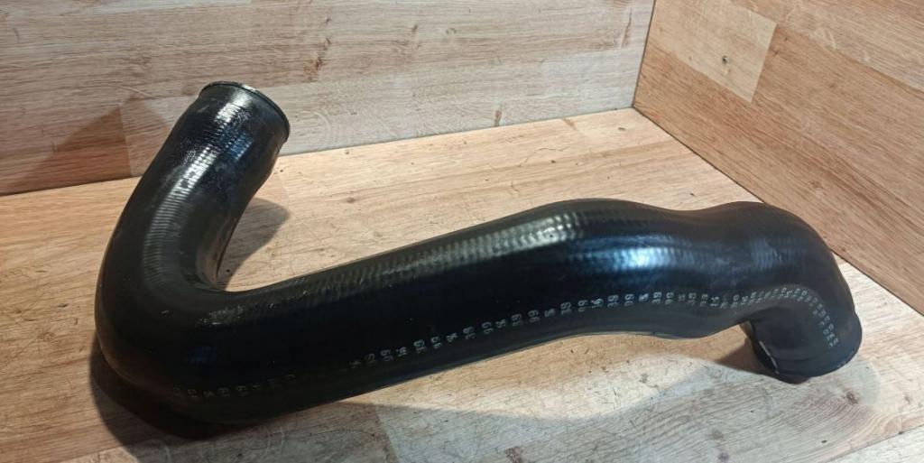 Audi A6 C5 1997-2004 sedan 2.5 TDI diesel MT 132 kW 2001  Hadica chladenia vzduchu 4B0145745A