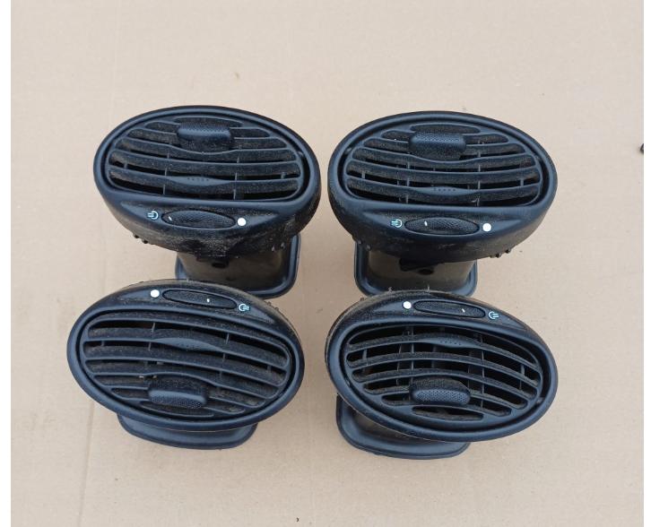 Ford Focus Mk1 1998-2004 hatchback 1.6 16v petrol MT 74 kW 2001  Mriežka kúrenia (fukár) komplet 