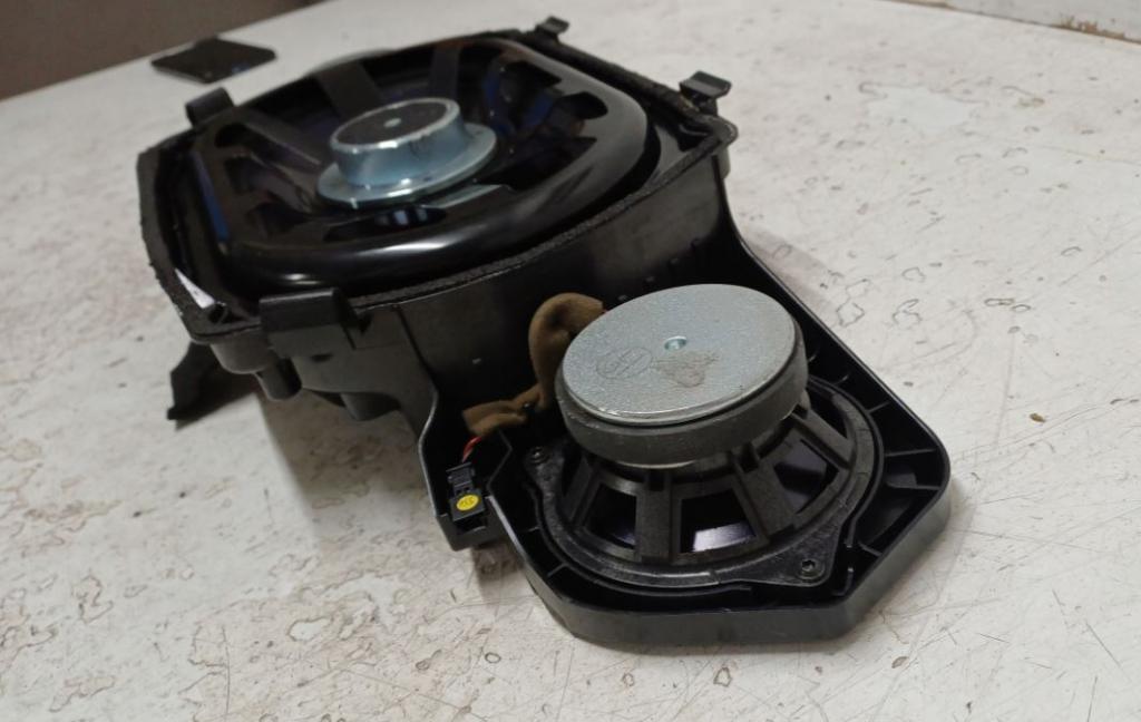 Mercedes S W221 2005-2013 sedan 3.0 CDI diesel AT 173 kW 2007  Reproduktor A2218205202