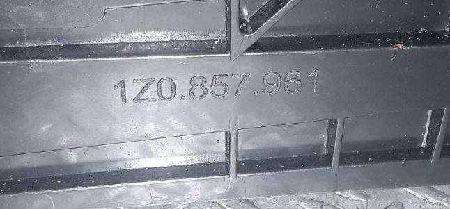 Skoda Octavia II 2004-2013 combi 1.6 FSI petrol MT 85 kW 2005  Popolník 1Z0857961