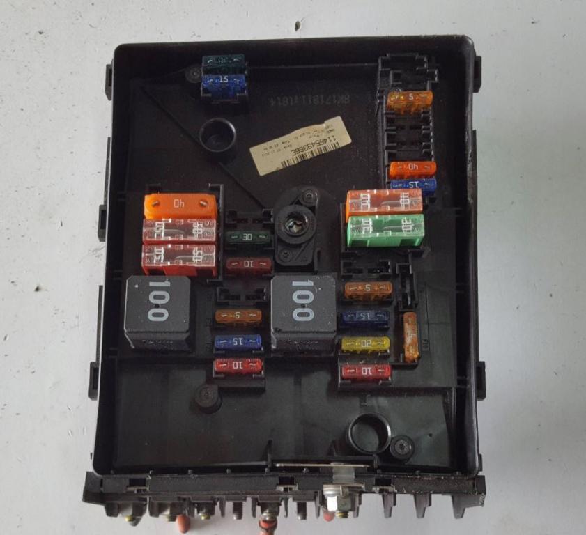 Audi A3 8P 2003-2012 hatchback   Poistková skrinka 1K0907125D