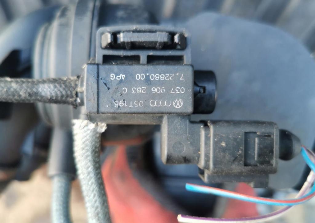 Seat Leon II 2005-2012 hatchback 2.0 TFSI petrol MT 136 kW 2005  Sacie potrubie 06F133210M