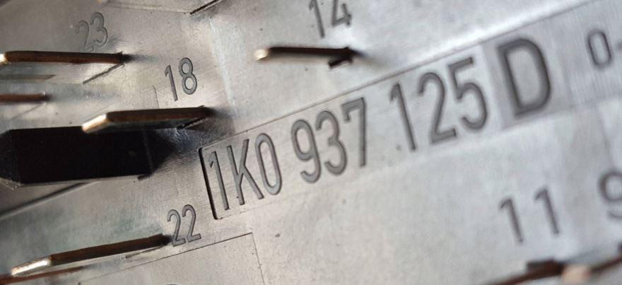 Audi A3 8P 2003-2012 hatchback   Poistková skrinka 1K0907125D