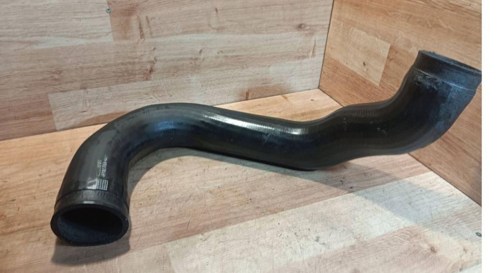 Audi A6 C5 1997-2004 sedan 2.5 TDI diesel MT 132 kW 2001  Hadica chladenia vzduchu 4B0145745A