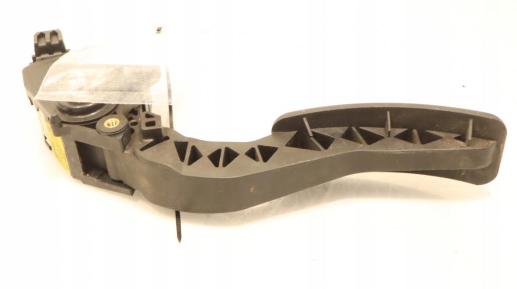 Renault Megane III 2008-2016 1.6 16v petrol MT 74 kW 2008 Potenciometer plynového pedálu 180020023R