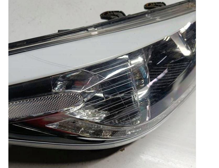 Kia Ceed II 2012-2018 hatchback 1.6 GDI 16v petrol MT 99 kW 2015  Svetlo predné pravé 92102-A2250