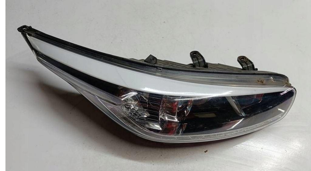 Kia Ceed II 2012-2018 hatchback 1.6 GDI 16v petrol MT 99 kW 2015  Svetlo predné pravé 92102-A2250