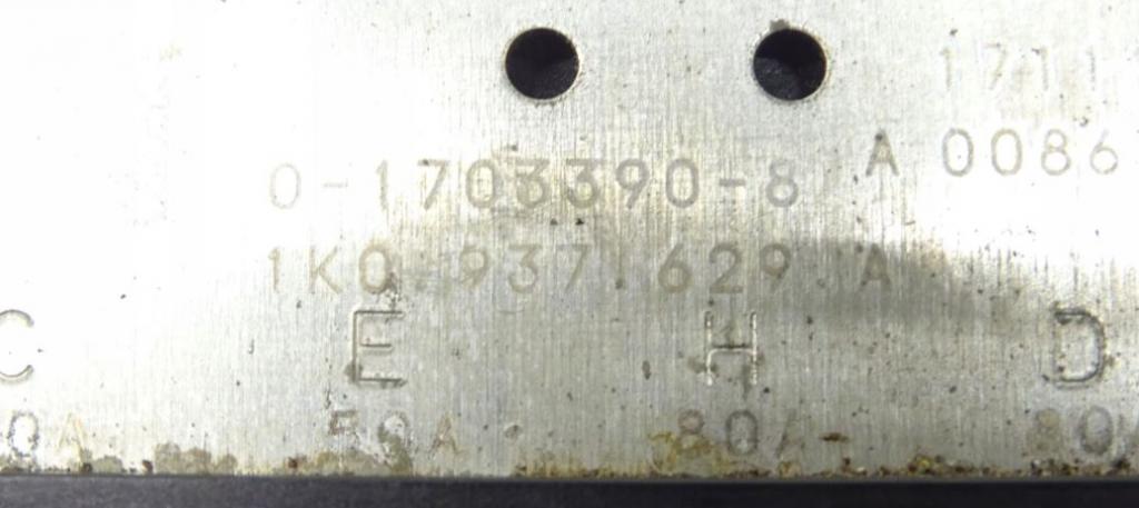 Audi A3 8P 2003-2012 hatchback 1.9 TDI diesel MT 77 kW 2004  Poistková skrinka 1K0907125D