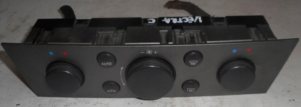 Opel Vectra C 2002-2008 sedan 2.2 16v petrol MT 108 kW 2002  Panel kúrenia/klimatizácie 13128712