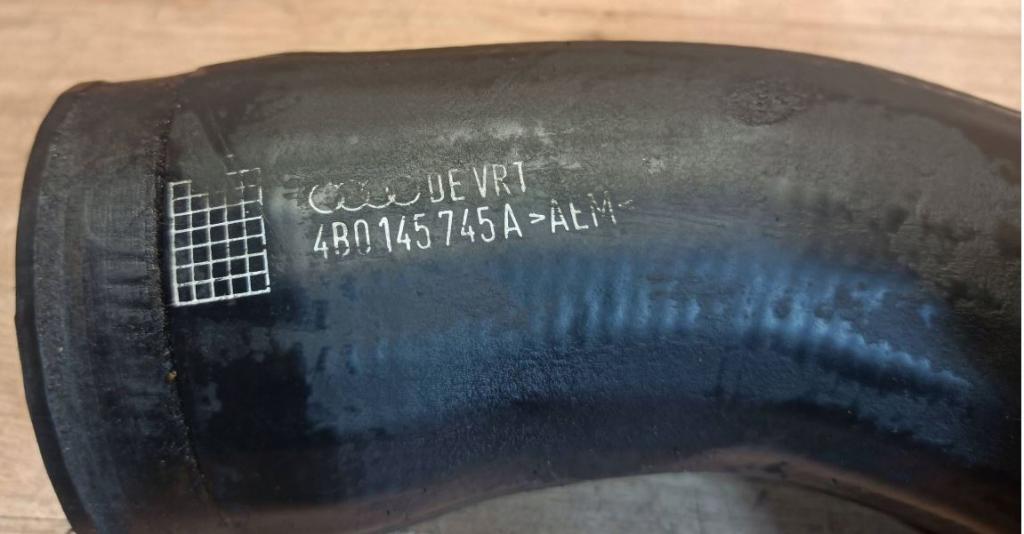 Audi A6 C5 1997-2004 sedan 2.5 TDI diesel MT 132 kW 2001  Hadica chladenia vzduchu 4B0145745A