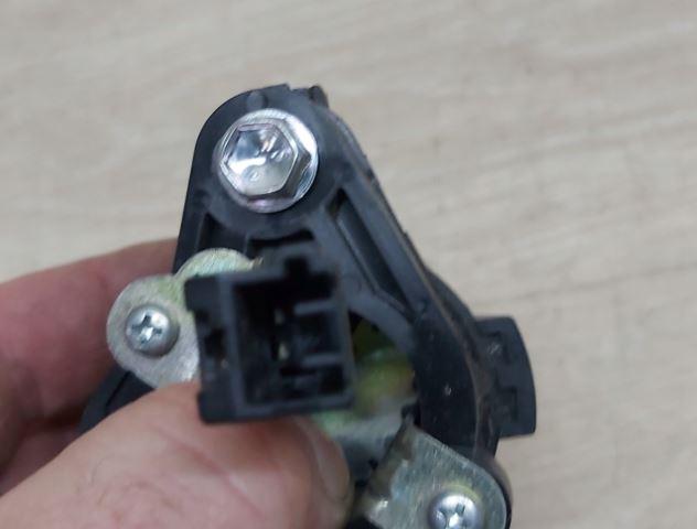 Toyota Aygo 2005-2014 hatchback 1.0 petrol MT 50 kW 2006  Kľučka zadnej kapoty vonkajšia