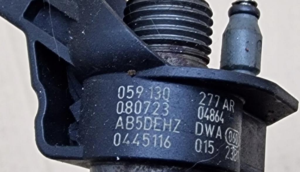 Audi A4 B8 2007-2015 sedan 2.7 TDI diesel AT 140 kW 2008  Vstrekovač paliva 059130277AR