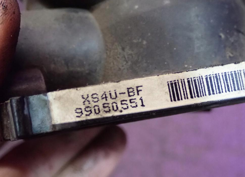 Ford Focus Mk1 1998-2004 sedan 1.6 petrol MT 74 kW 1999 Škrtiaca klapka XS4U-BF