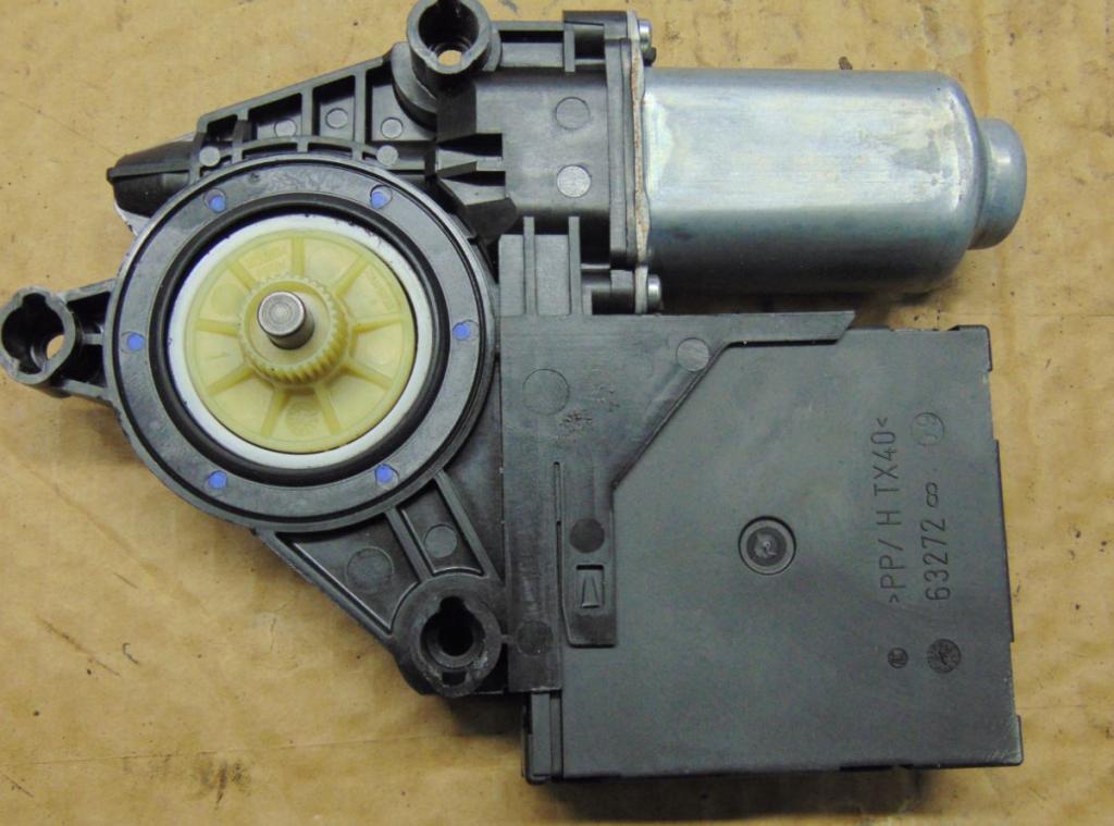 Skoda Octavia II 2004-2013 hatchback 1.4 TSI petrol MT 90 kW 2009  Motorček okien predný pravý 5K0959792, 1T0959702R