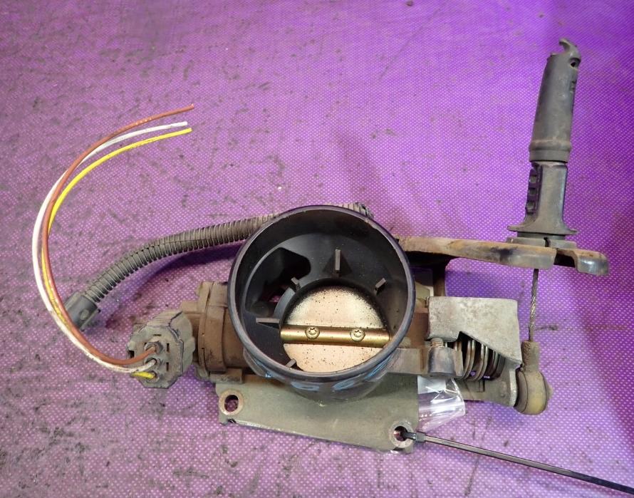 Ford Focus Mk1 1998-2004 sedan 1.6 petrol MT 74 kW 1999 Škrtiaca klapka XS4U-BF