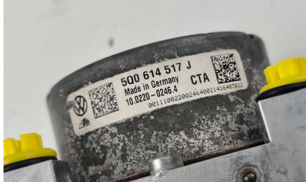 Skoda Octavia III 2013- hatchback 1.6 TDI diesel AT 77 kW 2014  Pumpa ABS 5Q0907379K 5Q0614517J