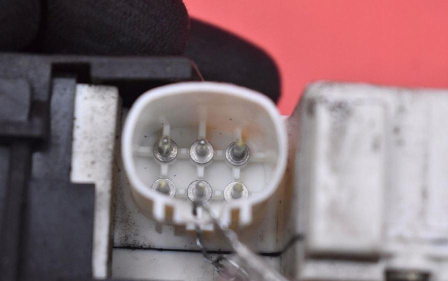 Ford Galaxy Mk2 2000-2006 minivan 1.9 TDI diesel MT 85 kW 2005  Zámok dverí predný ľavý 93BG220A20DD