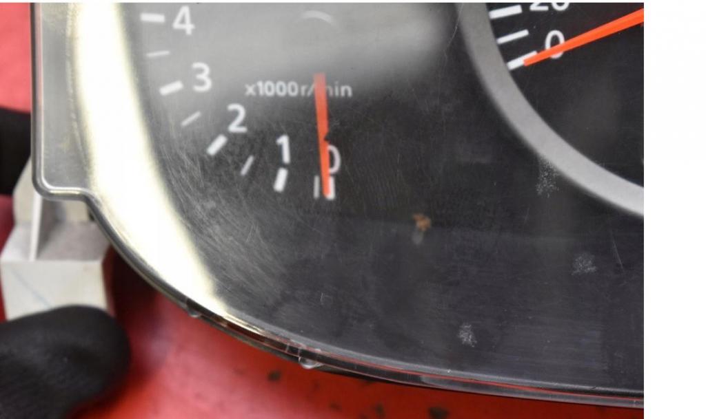 Nissan Almera tino hatchback 1.8 16v petrol MT 85 kW 2004  Prístrojová doska BU704