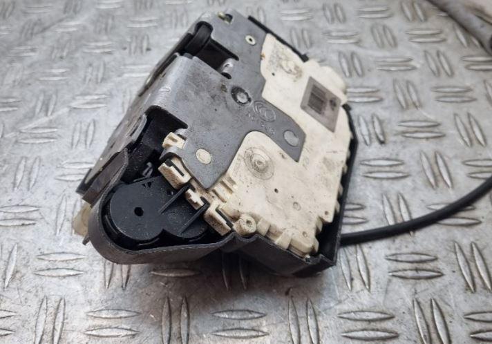 Mini Cooper One I R50/R53 2000-2006 hatchback 1.6 16v petrol MT 66 kW 2004  Zámok dverí predný pravý 0556767 A048315