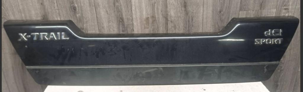 Nissan X-trail II T31 2008-2013 hatchback 2.0 DCI diesel MT 127 kW 2012  Lišta ostatné 909011DJ1A