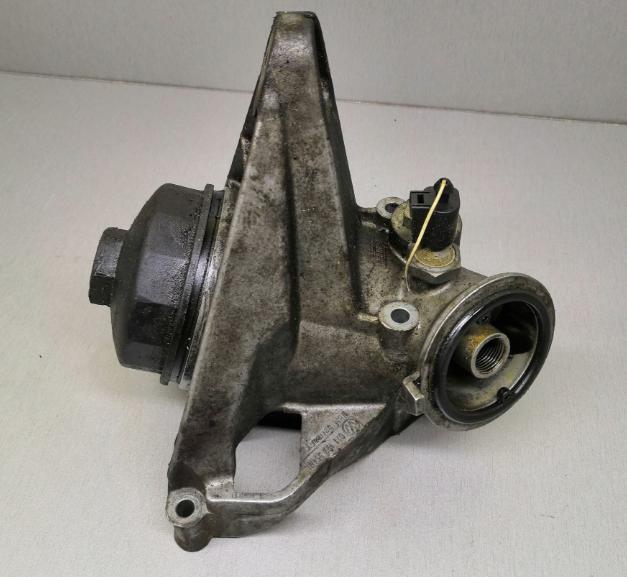 Volkswagen Passat B5 1995-2005 combi Obal olejového filtra 071199354A 396101049